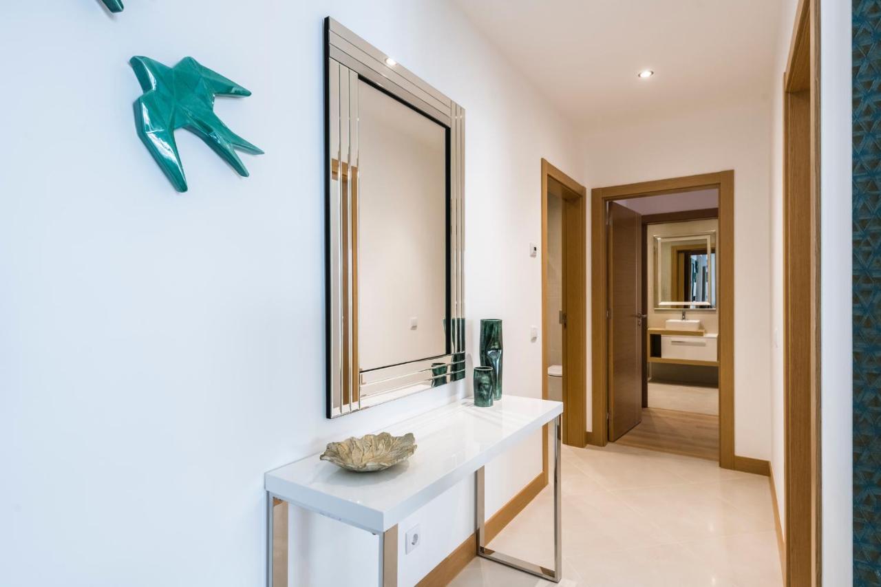 Coolhouses Lagos, 2 Bed Stylish City Flat, Rooftop Shared Pool, Clayheart Exterior foto