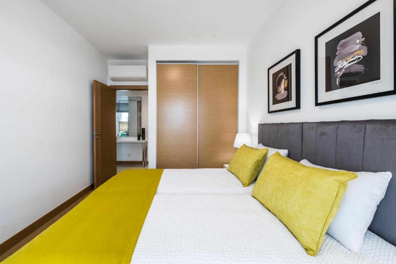 Coolhouses Lagos, 2 Bed Stylish City Flat, Rooftop Shared Pool, Clayheart Exterior foto