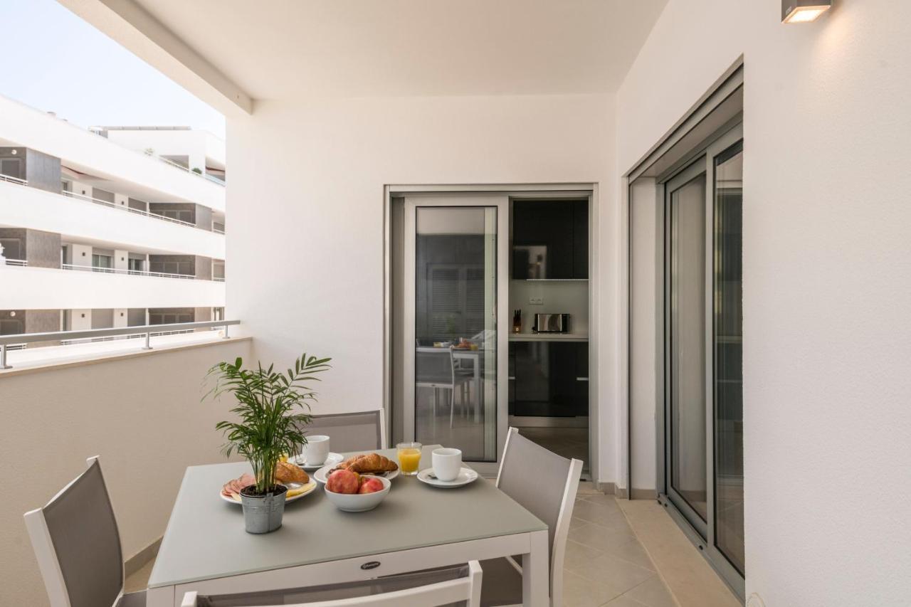Coolhouses Lagos, 2 Bed Stylish City Flat, Rooftop Shared Pool, Clayheart Exterior foto